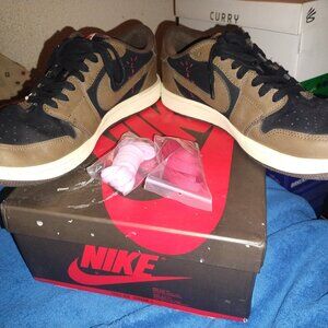 Jordan 1 Low Travis Scott mocha